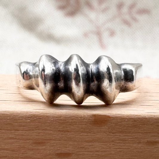 Vintage silver ridge-front ring, size P (US 7.5)