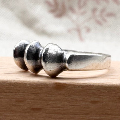 Vintage silver ridge-front ring, size P (US 7.5)