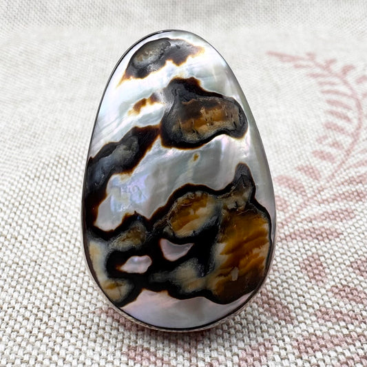 Mother of pearl statement ring, size R (US 8.5)