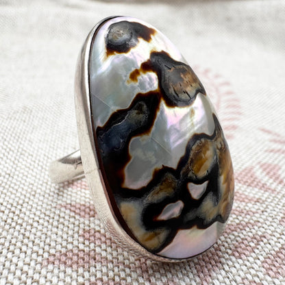 Mother of pearl statement ring, size R (US 8.5)