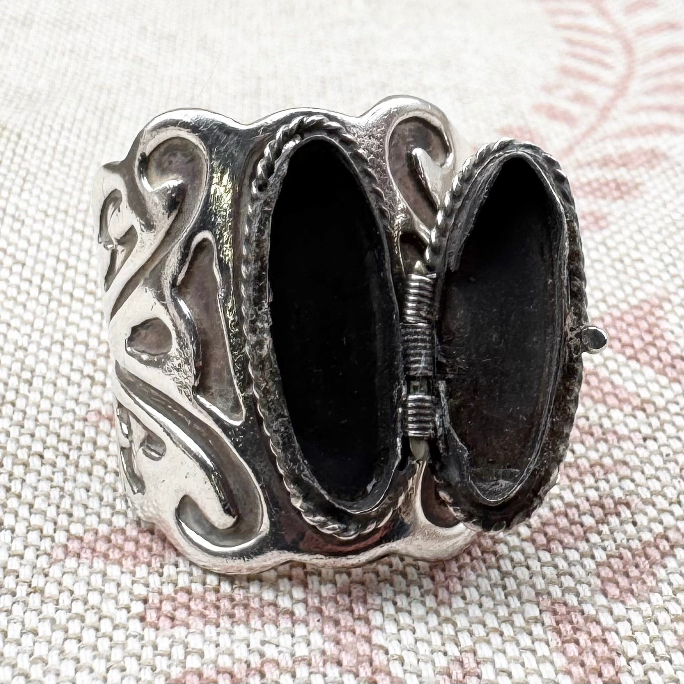 Mexican silver poison ring with turquoise, size S.5 (US 9.5)