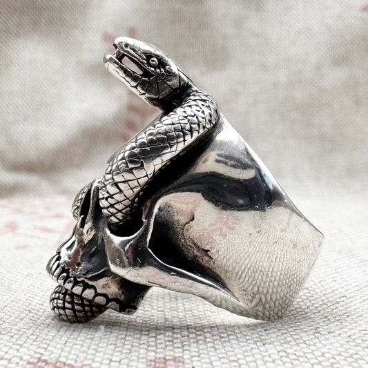 The Great Frog 'Naga Skull' ring, size N.5 (US 7), hallmarked London 2018
