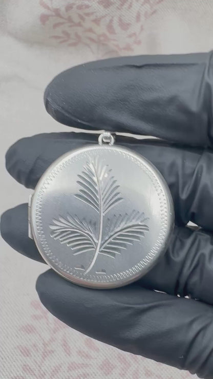 Vintage silver fern locket, hallmarked Birmingham 1977