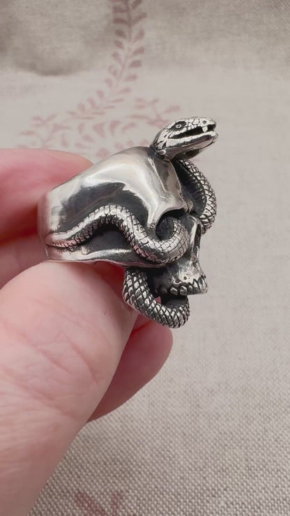 The Great Frog 'Naga Skull' ring, size N.5 (US 7), hallmarked London 2018