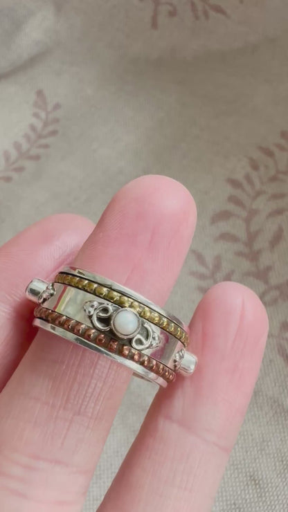 Spinner ring with pearl and coral, size S (US 9)