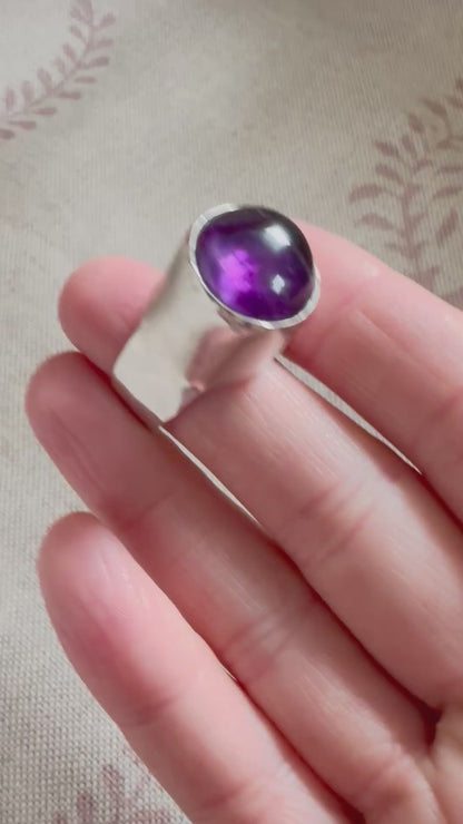 Silver and amethyst statement ring, hallmarked London 1971, size N.5 (US 7)