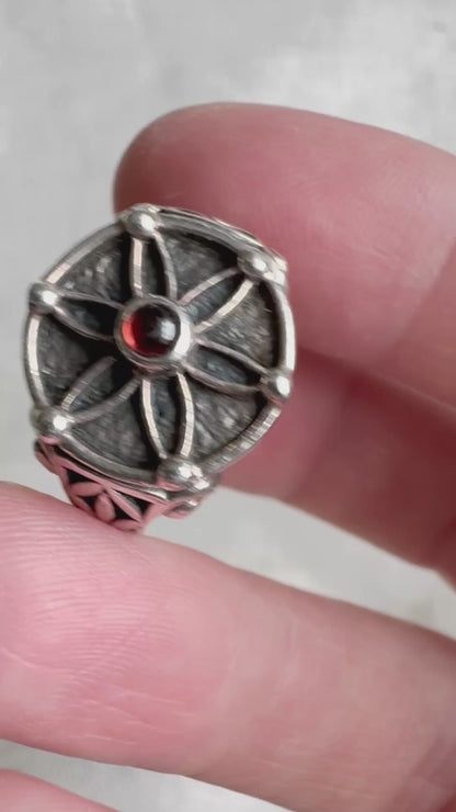 Etah Love garnet flower ring, size L (US 5.5)