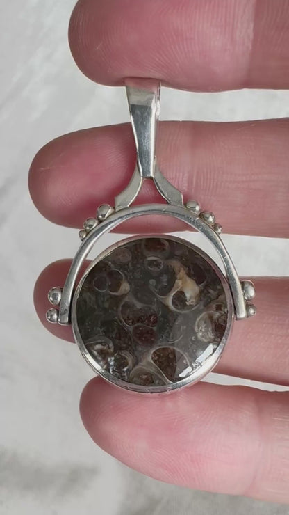 David Scott Walker Spinner Agate Pendant, hallmarked Sheffield 1994
